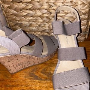 Strap wedges